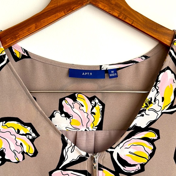 Apt. 9 Cream Tan Floral Front Zip Short Sleeved Blouse - Picture 3 of 9